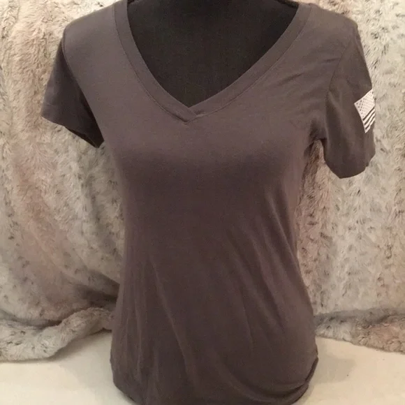 Tan Fitted V-Neck Short Sleeve T-Shirt - Picture 4 of 12